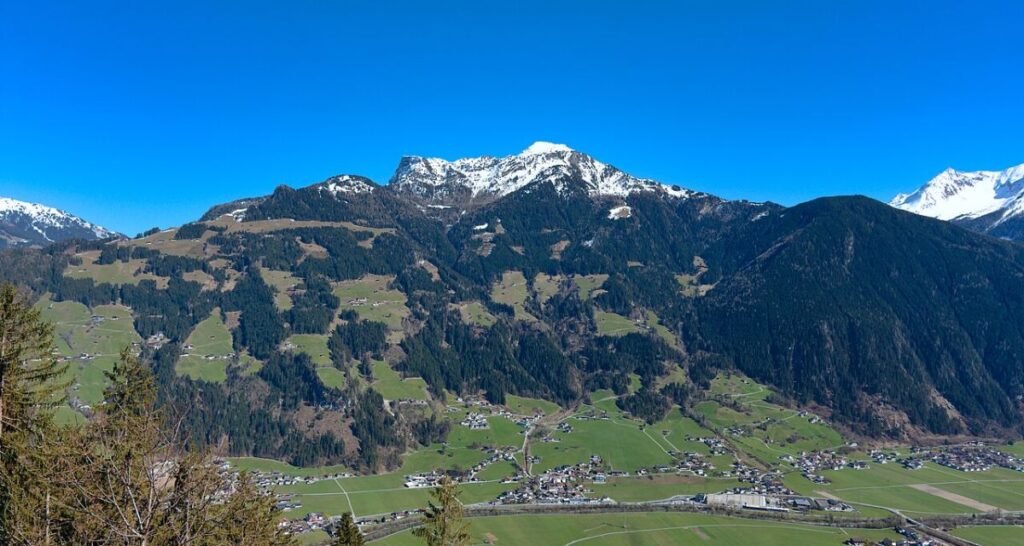 Zillertal, la valle tirolese ampia e soleggiata per l’estate: bici, golf e parco giochi alpino