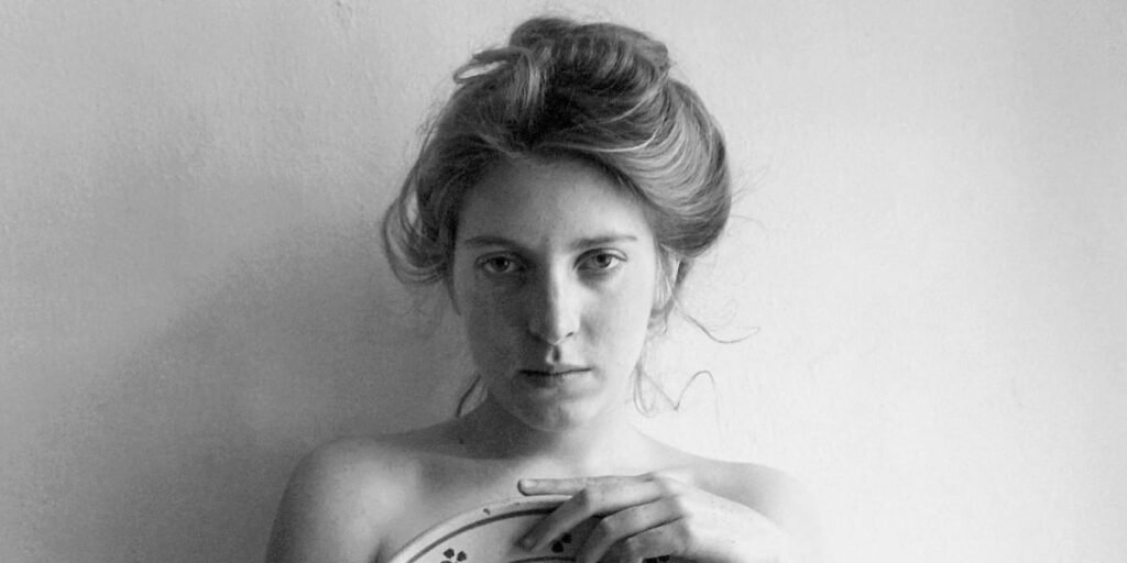Francesca Woodman oltre il mito: un libro e una conversazione per riscoprire l’artista