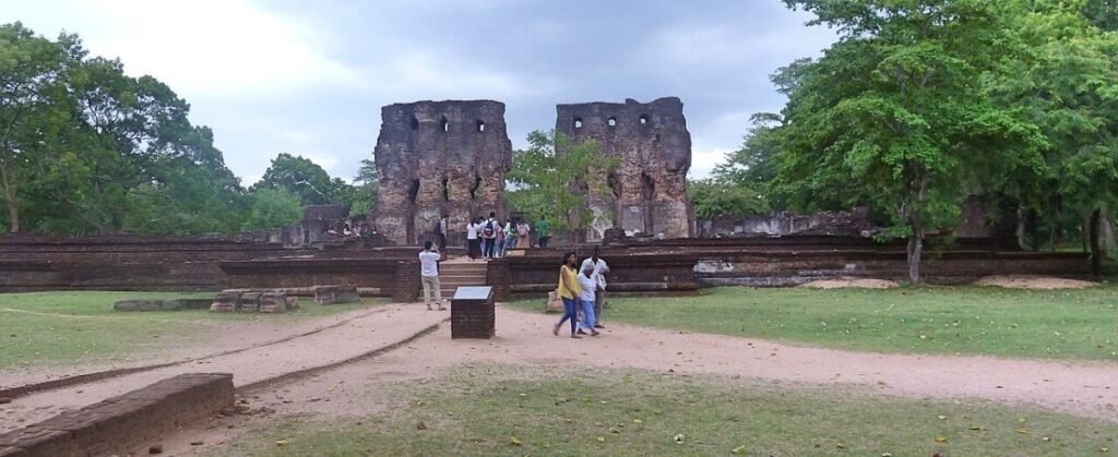 Royal Palace of King Parakramabahu, Ancient City of Polonnaruwa, Sri Lanka en2005 (1)