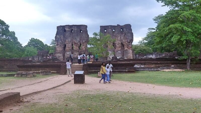 Royal Palace of King Parakramabahu, Ancient City of Polonnaruwa, Sri Lanka en2005 (1)