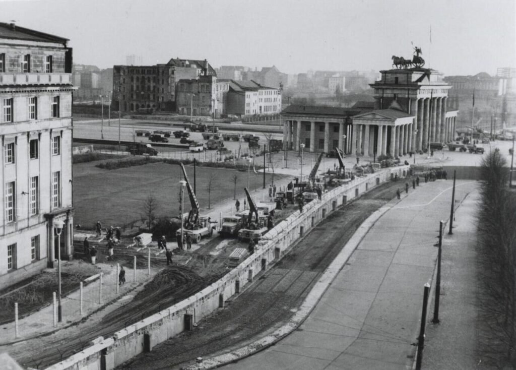 La tregua natalizia di Berlino: quando il Muro si fermò per diciotto giorni