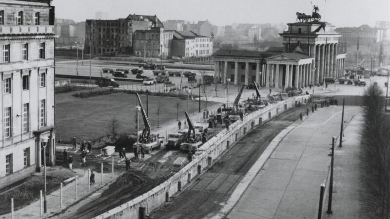 La tregua natalizia di Berlino: quando il Muro si fermò per diciotto giorni