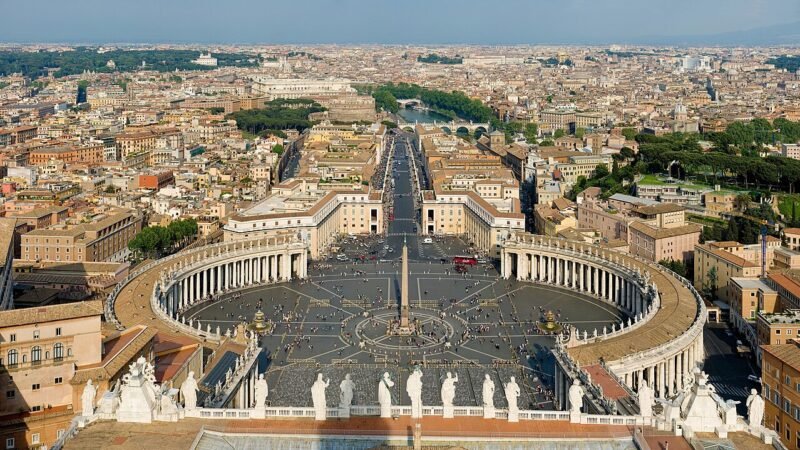 Papa Leone XIV riceve in Vaticano il presidente della Sierra Leone, Julius Maada Bio