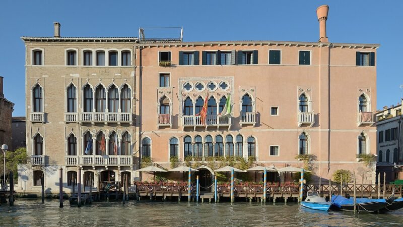 Quando l'arte contemporanea incontra la pietra barocca. Il ruolo dei musei storici come spazi di conflitto