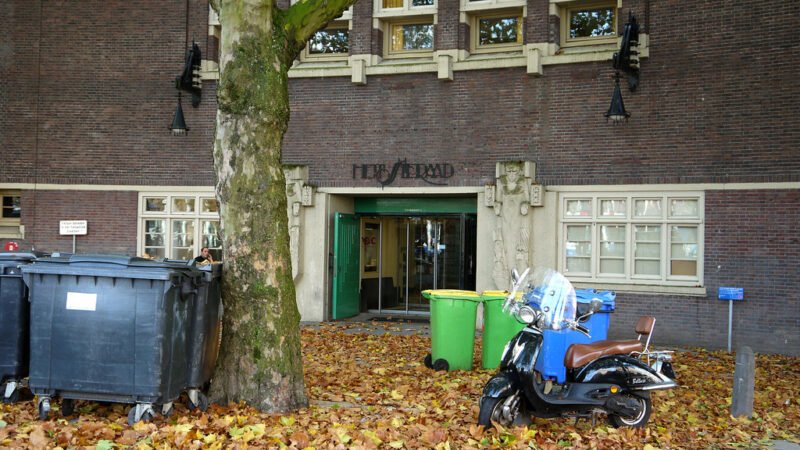 La scuola sotto assedio: come il modello competitivo globalizzato trasforma l'istruzione