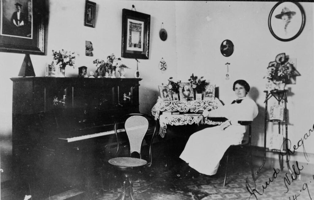 Due sguardi sulle donne invisibili. Come la letteratura riscatta le voci perdute