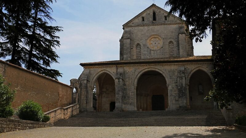 Stratificazioni di fede: quando l'architettura racconta mille anni di spiritualità