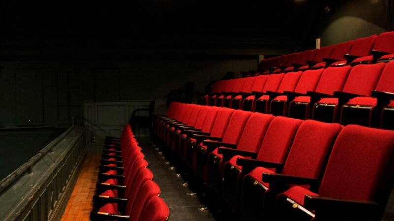 La metamorfosi come linguaggio. Antonio Rezza e Flavia Mastrella nel teatro italiano contemporaneo