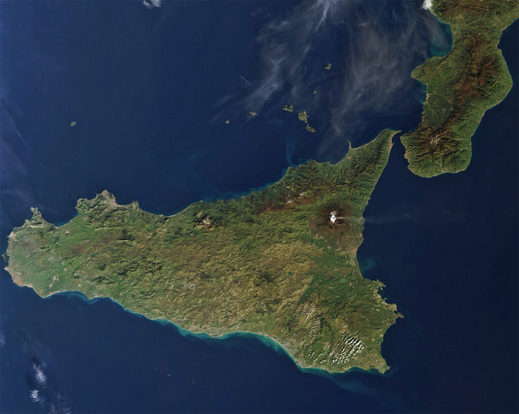 Il patrimonio sommerso della memoria archeologica. La Sicilia tra autonomia regionale e integrazione nazionale