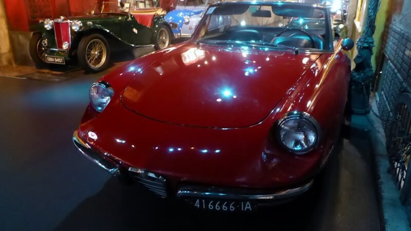 La Duetto: quando l'automobile italiana diventa icona culturale mondiale