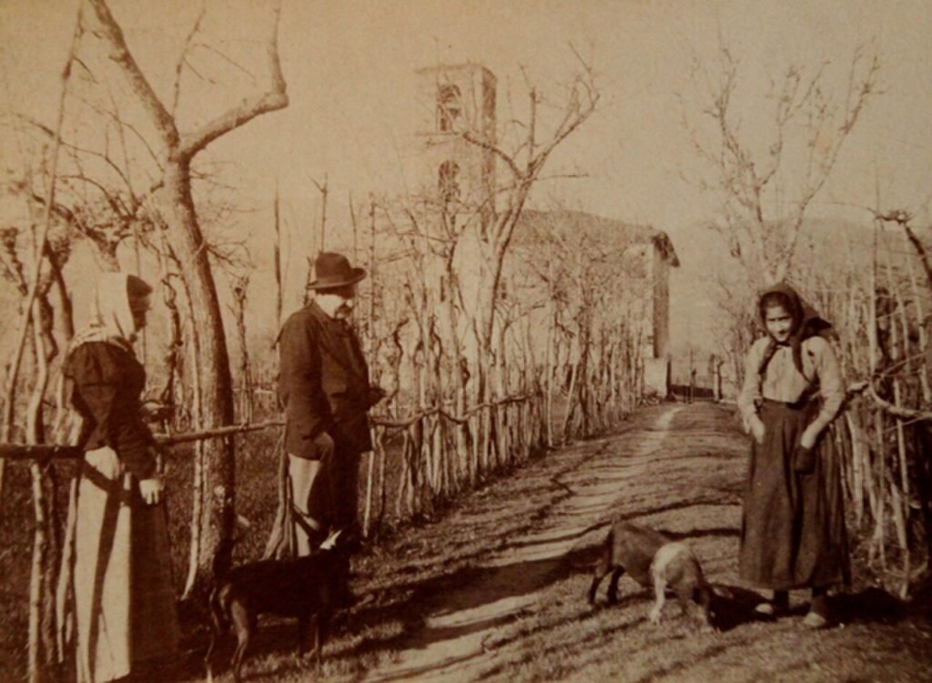 «Il focolare» di Pascoli: la poesia che mette il calore umano al riparo dalle tempeste