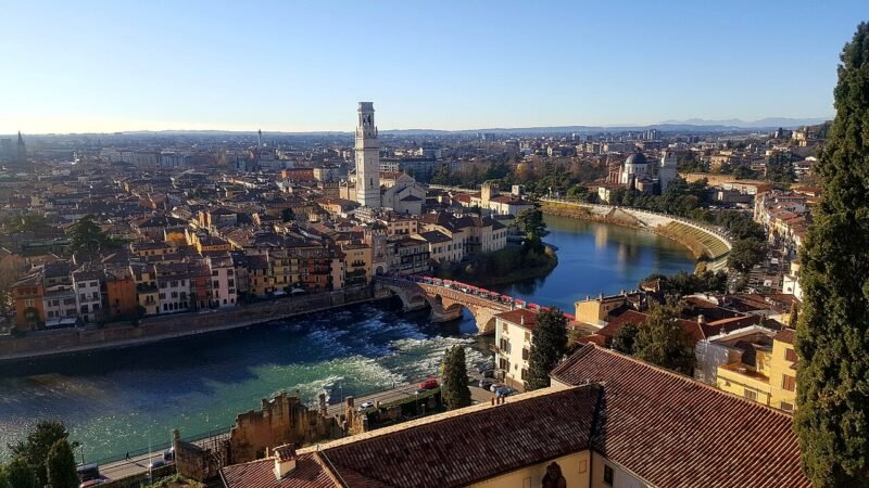 La poliedricità come cifra di una ricerca. Ugo La Pietra e le discipline senza confini