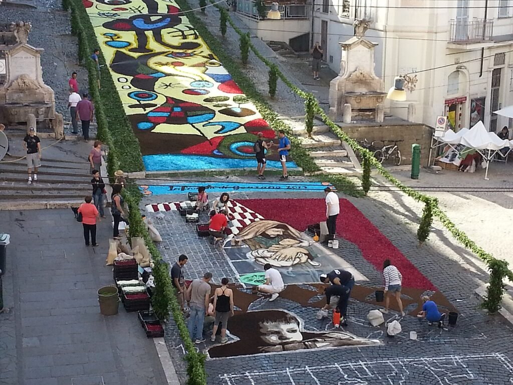 Quando il rito passa sui fiori: l'Infiorata e la bellezza effimera